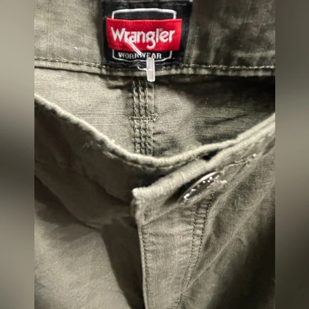🤎🩶NWT WRANGLER Men's Olive Green Pants size 38x32  Lightweight canvas cotton